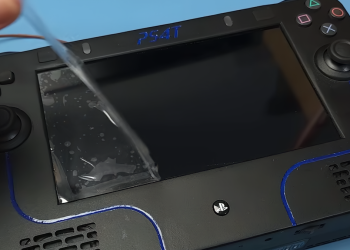 Modder bir PlayStation 4 Slim’i el konsoluna dönüştürüyor