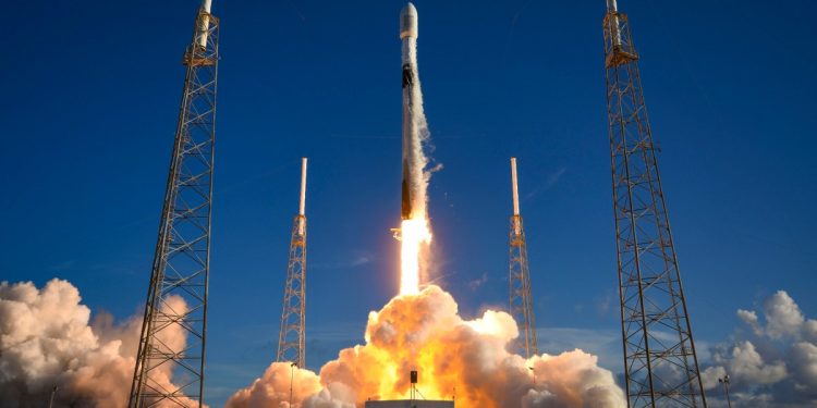 SpaceX, Space Force’un 733 milyon dolarlık fırlatma sözleşmesini kazanıyor.