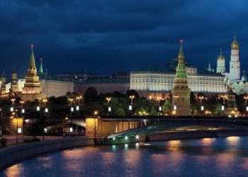 Rus yetkililer, yasaklama sonrası dört kat daha fazla iPhone satın alıyor.