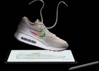 Apple CEO Tim Cook, neredeyse 20 yıl sonra hala Nike ile iş birliğini sürdürüyor.