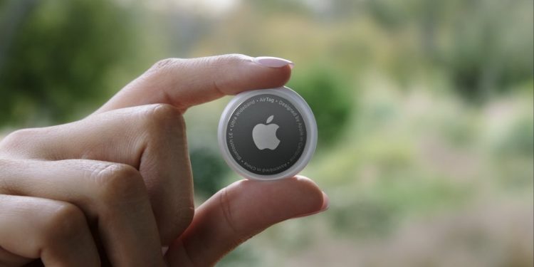 AirTag takibi zengin çocuğu, başkanlık kampanyası bahçe levhalarını çalarken yakaladı.