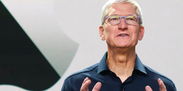 Çin endüstri lideri Tim Cook’un yatırımlarına devam etmesini talep ediyor.
