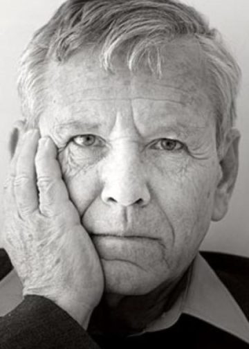 Amos Oz