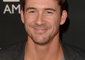 Barry Sloane