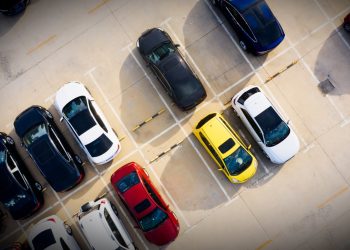Google, SpotHero ile iş birliği yaparak Maps ve Arama’da otopark rezervasyonlarını sunuyor.