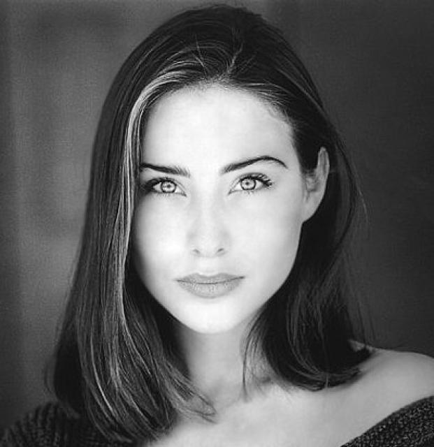 Claire Forlani