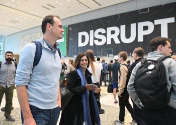 TechCrunch Disrupt 2024’e katılmak için 5 büyük neden
1. Yeni teknolojilere erken erişim: Disrupt, sektör liderlerinin son teknolojilerini ve yeniliklerini tanıttığı bir platformdur.
2. Girişimcilik ağı: Etkinlik, girişimcilere yatırımcılarla ve diğer girişimcilerle bağlantı kurma fırsatı sunar.
3. İlham verici konuşmacılar: Disrupt, sektörün önde gelen isimlerini sahnede ağırlayarak katılımcılara ilham verici konuşmalar sunar.
4. Networking fırsatları: Etkinlik, küresel teknoloji topluluğundan liderlerle tanışma ve bağlantı kurma imkanı sunar.
5. Geleceğe yön verme şansı: Disrupt, teknoloji ve girişimcilik dünyasındaki en son trendleri ve gelecek vaat eden fikirleri keşfetme ve etkileme şansı sunar.