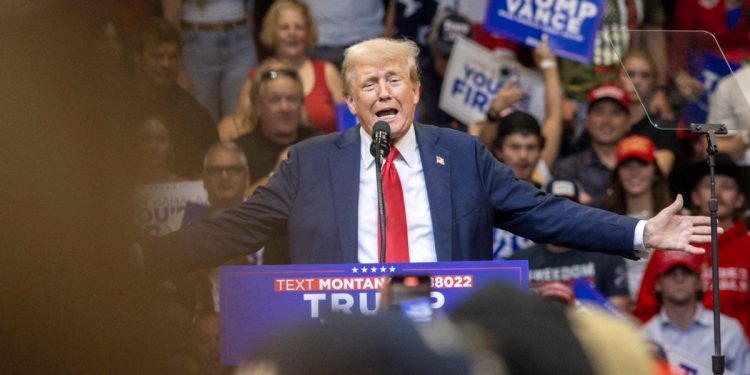 Trump kampanya hack ve sızdırma olayı 2016’nın tekrarı gibi görünüyor. Bu sefer medya kuruluşları farklı bir şekilde yanıt veriyor.