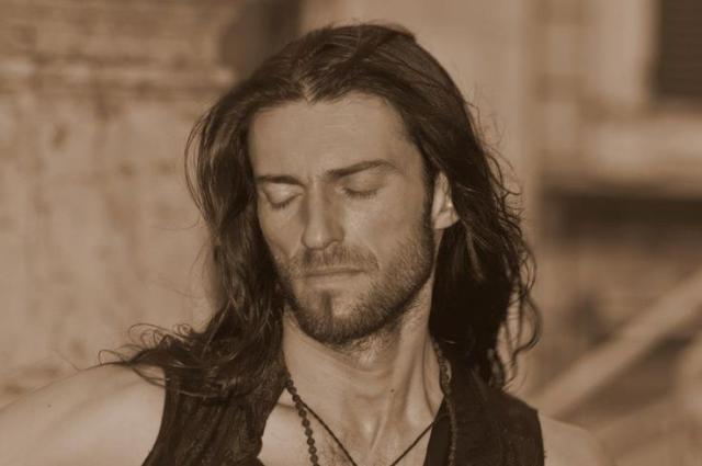 Estas Tonne