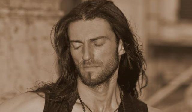 Estas Tonne