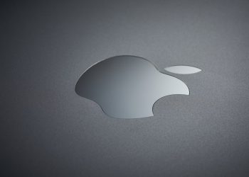 Apple, iptal edilen arabası için bir pil geliştirmek için bir Çinli otomobil üreticisi ile çalıştığı iddia ediliyor.