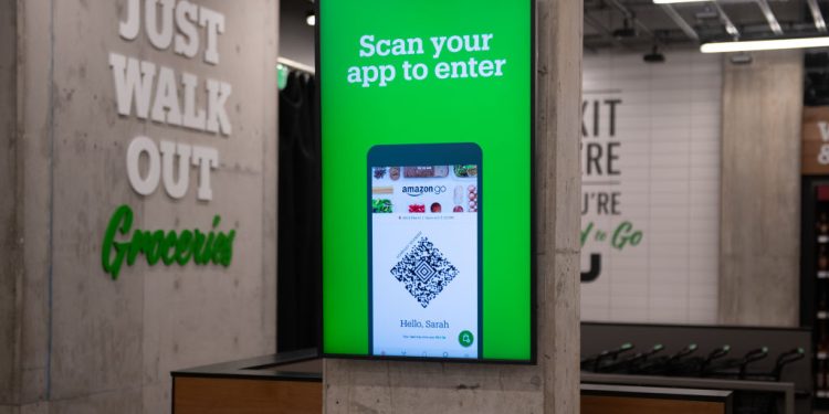 Amazon kasiyersiz marketlerinin daha fazlasını kapatıyor