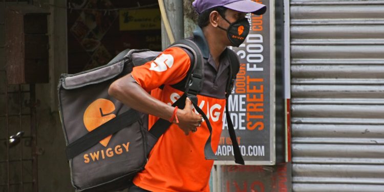 Swiggy, 10 dakikalık yemeklerle Hindistan hızlı ticaret savaşını hızlandırıyor.