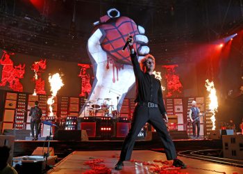 YouTube, SESAC ile yaşanan anlaşmazlık nedeniyle Adele, Green Day, Bob Dylan ve diğer sanatçıların videolarını engelliyor.