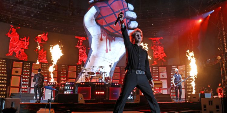 YouTube, SESAC ile yaşanan anlaşmazlık nedeniyle Adele, Green Day, Bob Dylan ve diğer sanatçıların videolarını engelliyor.