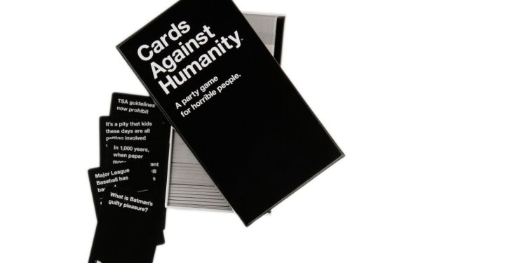 Cards Against Humanity, Elon Musk’ın SpaceX’e karşı izinsiz girişiminden dolayı dava açıyor.
