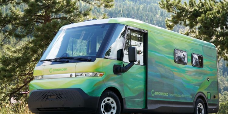 Detroit merkezli startup Grounded, küçük işletmeler için LEGO tarzı bir şekilde EV vanlar tasarlamaktadır.