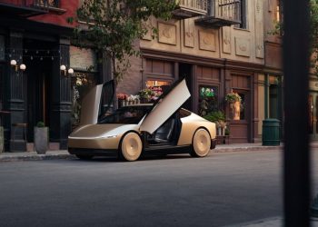 Tesla’nın büyük ‘Biz, Robot’ etkinliği, parmak oyunları ve belirsiz zaman çizelgesi nedeniyle eleştirildi.