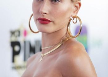 Hailey Bieber