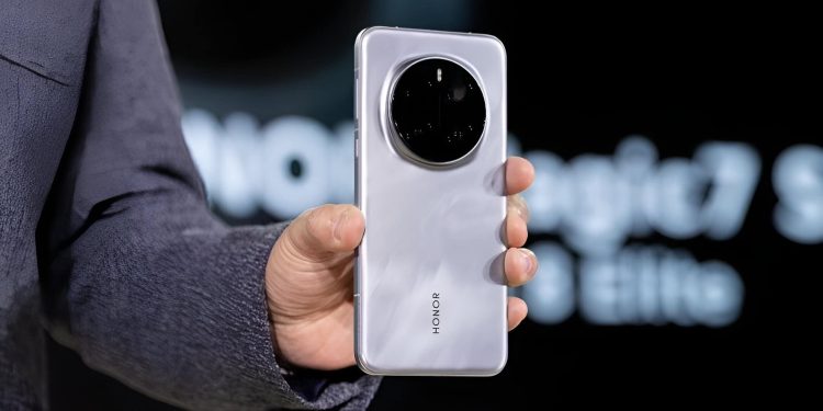 HONOR Magic7 Pro: Snapdragon 8 Elite ile Tanıtıldı