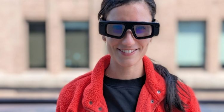 Snap, geliştiricilere harika AR deneyimi sunan son derece büyük Spectacles’ı aylık 99 $ karşılığında sunuyor.