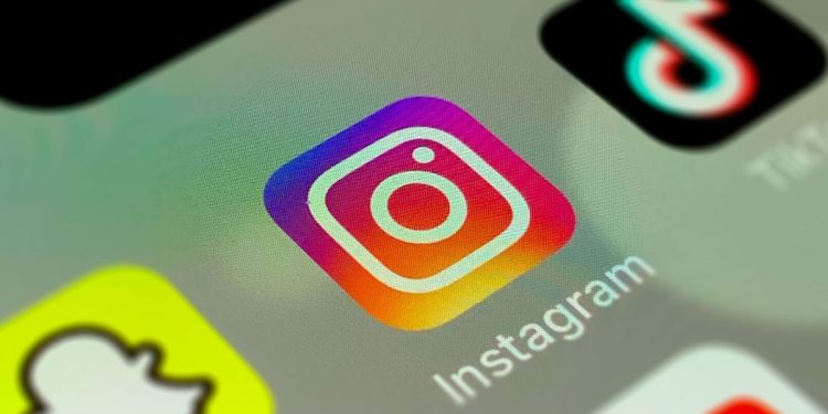 Instagram artık ‘fotoğraf yığını’ trendine katılıyor.