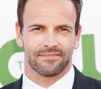 Jonny Lee Miller