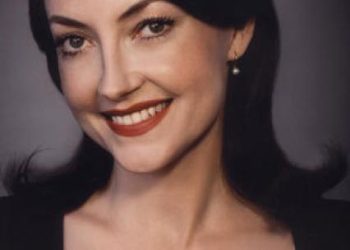 Leona Leona Edmiston