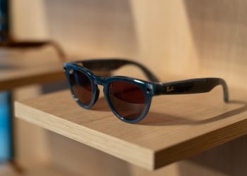 Meta’nın akıllı gözlükleri bazı mağazalarda geleneksel Ray-Ban gözlüklerini bile satışta geride bırakıyor.