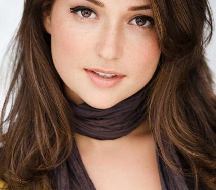 Milana Vayntrub