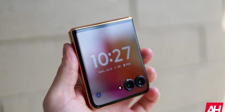 Motorola Razr 2024 serisi, Circle to Search özelliğiyle dikkat çekiyor.