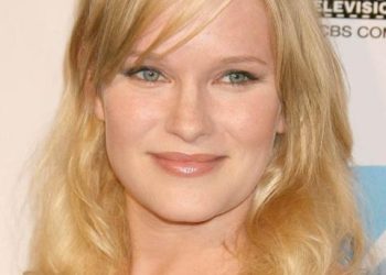 Nicholle Tom