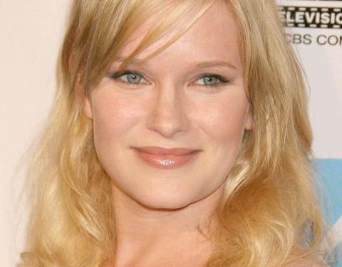 Nicholle Tom