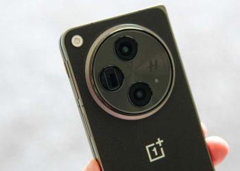 OnePlus cihazlara birçok yapay zeka özelliği getirecek olan OxygenOS 15 yolda