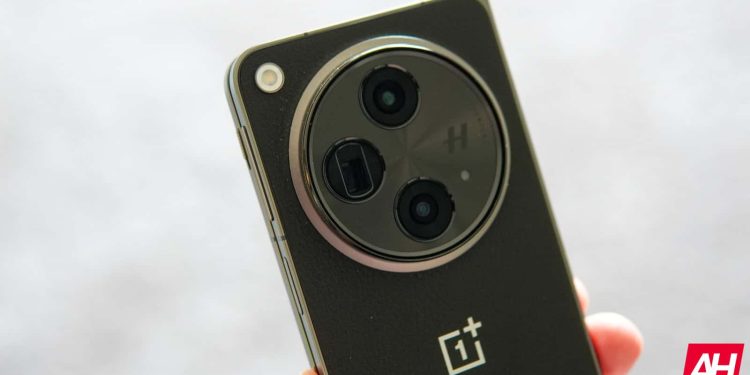 OnePlus cihazlara birçok yapay zeka özelliği getirecek olan OxygenOS 15 yolda