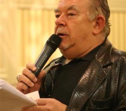 Robin Leach