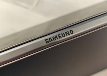 Samsung’ın patentleri, üç katlanabilir ve sarılabilir telefon tasarımlarını gösteriyor.