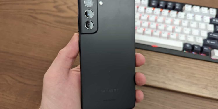Galaxy S21 FE, ABD’de Ekim 2024 güvenlik güncellemesini alıyor.