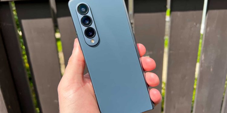 Galaxy Z Fold 4 ve Flip 4, Ekim 2024 güvenlik güncellemesini alıyor