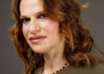 Sandra Bernhard