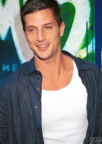 Simon Rex