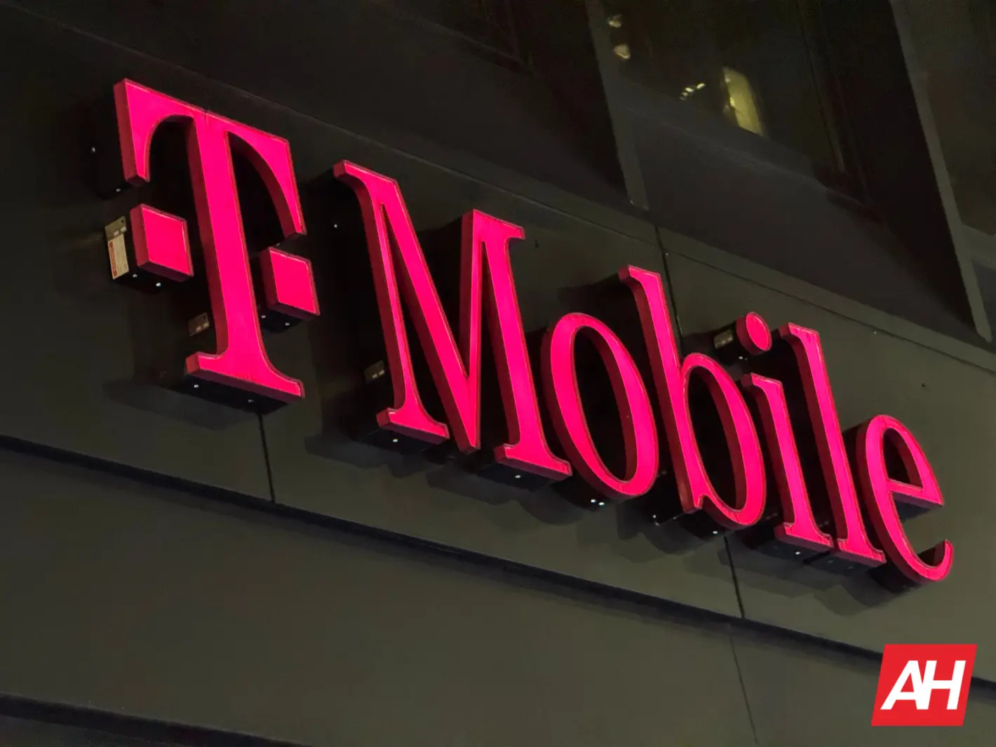 t mobile logo AH