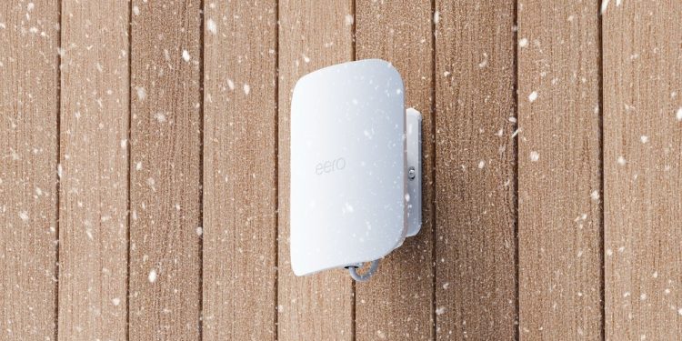 Eero’nun yeni Outdoor 7 modeli evinizin dışında 15,000 metrekare Wi-Fi 7 kapsama alanı sağlar.