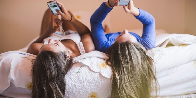 Gençler için yaratıcı, yapay zeka destekli mesajlaşma uygulaması Daze, başlangıç öncesinde büyük ilgi görüyor.