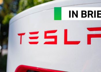 Tesla dijital geçmişini hafıza deliğine atmaya devam ediyor.