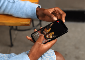 Glovo, yemek teslim uygulamasına sosyal bir bağlılık ekliyor.