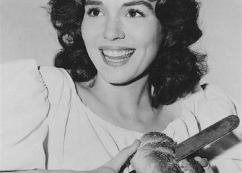 Zohra Lampert