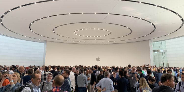 iPhone, Apple’ın gelirlerinin büyük bir kısmını oluşturmaya devam ettiği sürece şirket yenilik yapabilir mi?