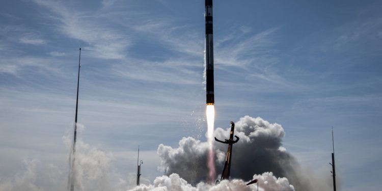 Rocket Lab, 24 saat içinde iki farklı misyona başarıyla imza attı.