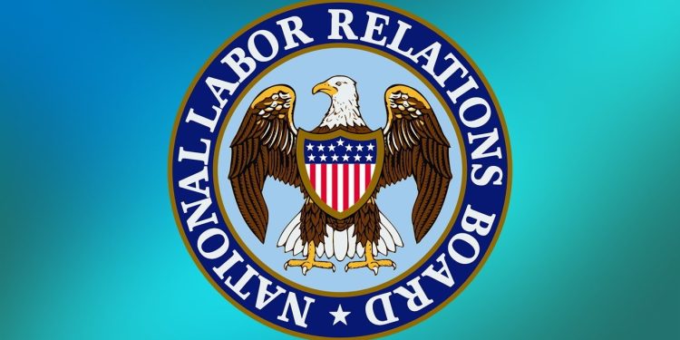 Apple hala çalışanların maaş adaleti konusunda konuşmalarını engelliyor, İşçi Kurulu diyor